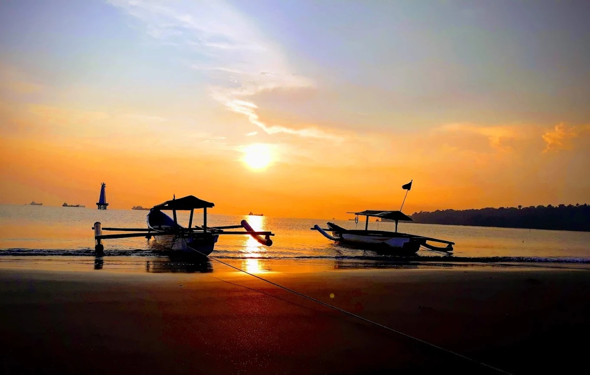 Menggandeng Sunset di Cilacap dengan Sewa Mobil Murah